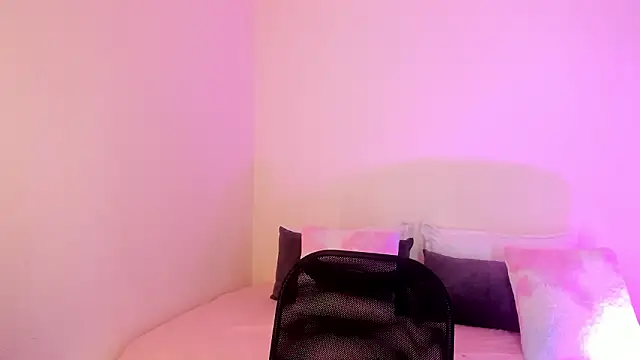 MIAA ROBERTSS online show from 03/17/26, 06:05