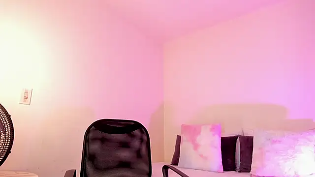 MIAA ROBERTSS online show from 03/22/26, 06:04