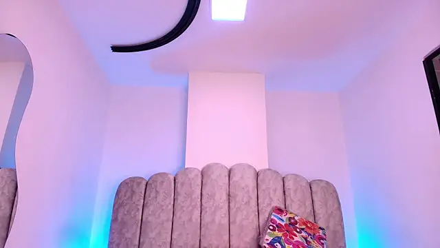 Naom lee online show from 04/15/26, 11:59