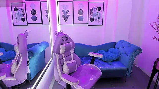 Chloe meoww online show from 06/12/26, 12:03