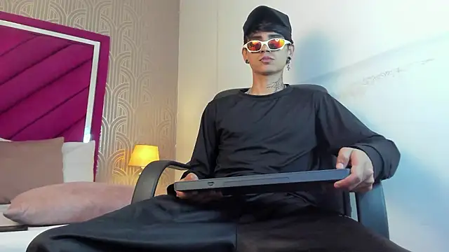 Snapshot of Dominic_Foxx chatting on 02/27/26, 01:22 Dominic Foxx online show from 02/27/26, 01:22