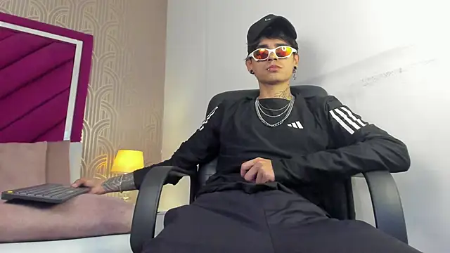 Snapshot of Dominic_Foxx chatting on 02/28/26, 01:55 Dominic Foxx online show from 02/28/26, 01:55