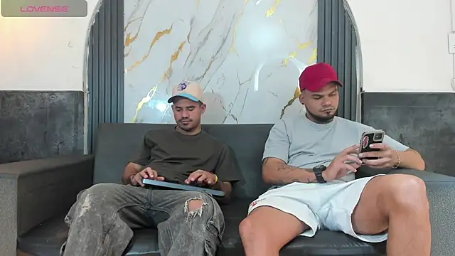 Snapshot of Latins_on_fire chatting on 05/17/26, 11:43 Latins on fire online show from 05/17/26, 11:43