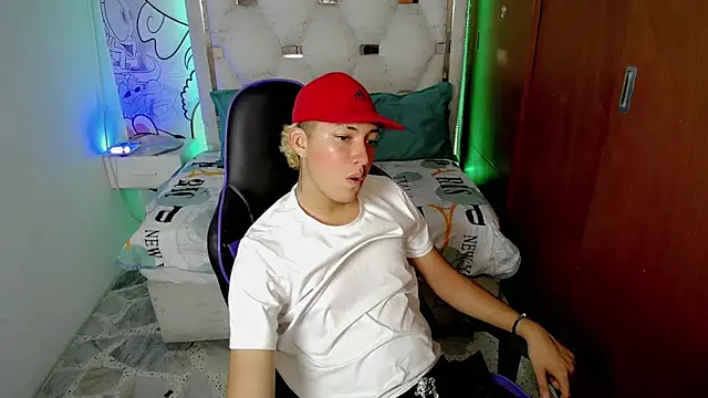 Snapshot of Street_poemm_ chatting on 02/21/26, 04:03 Street poemm online show from 02/21/26, 04:03