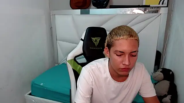 Snapshot of Street_poemm_ chatting on 02/26/26, 04:23 Street poemm online show from 02/26/26, 04:23