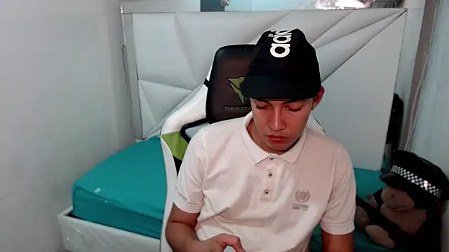 Snapshot of Street_poemm_ chatting on 03/01/26, 04:23 Street poemm online show from 03/01/26, 04:23