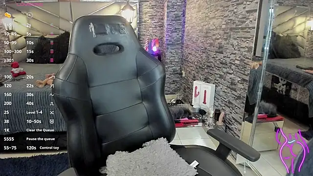 Nicolle Doll  online show from 03/19/26, 08:20