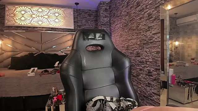 Nicolle Doll  online show from 04/09/26, 02:45