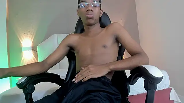 Snapshot of KaisonRouse chatting on 03/04/26, 06:48 KaisonRouse online show from 03/04/26, 06:48