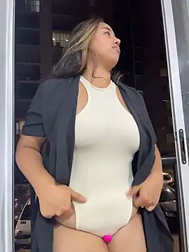 Snapshot of Eyssha chatting on 03/25/26, 02:01 Eyssha online show from 03/25/26, 02:01