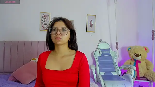 Snapshot of Zoow_bluussh chatting on 04/04/26, 12:01 Zoow bluussh online show from 04/04/26, 12:01