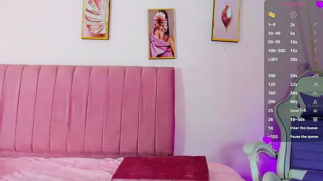 Snapshot of Zoow_bluussh chatting on 03/28/26, 12:06 Zoow bluussh online show from 03/28/26, 12:06