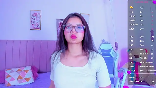 Snapshot of Zoow_bluussh chatting on 04/07/26, 12:07 Zoow bluussh online show from 04/07/26, 12:07