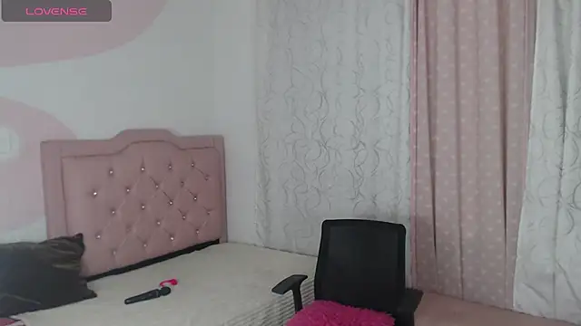Snapshot of Lana_C chatting on 07/08/26, 10:38 Lana C online show from 07/08/26, 10:38