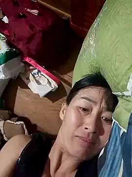 Snapshot of lris-Beauty77 chatting on 02/21/26, 02:41 lris-Beauty77 online show from 02/21/26, 02:41