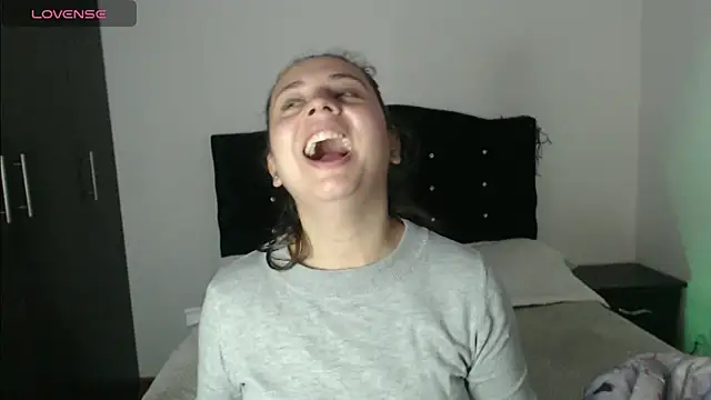 Ana  arms online show from 04/06/26, 03:02