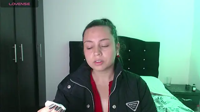 Snapshot of Ana__arms chatting on 05/27/26, 04:25 Ana arms online show from 05/27/26, 04:25