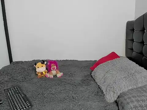 LatinaQueen23 online show from 03/09/26, 01:58