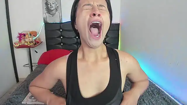 LatinaQueen23 online show from 05/11/26, 02:29