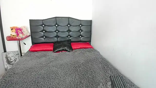 LatinaQueen23 online show from 05/24/26, 05:13