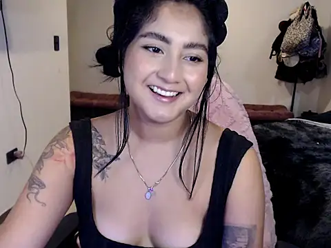 Snapshot of zakura_ania chatting on 02/24/26, 01:06 zakura ania online show from 02/24/26, 01:06