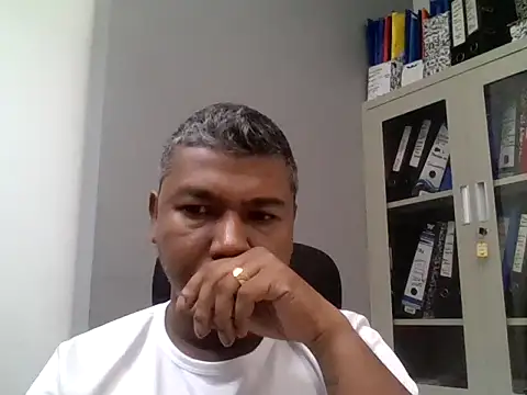 Snapshot of Brad0905 chatting on 04/20/26, 06:16 Brad0905 online show from 04/20/26, 06:16