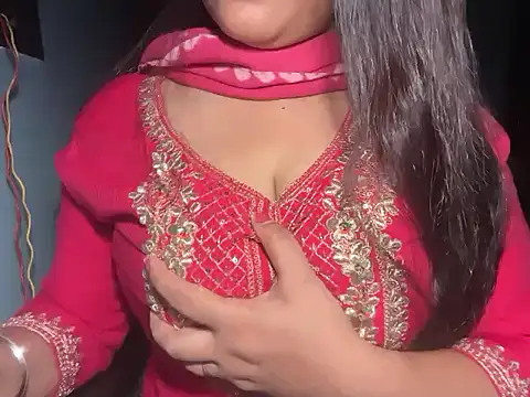Snapshot of Avneet_kaurr1 chatting on 06/03/26, 03:28 Avneet kaurr1 online show from 06/03/26, 03:28