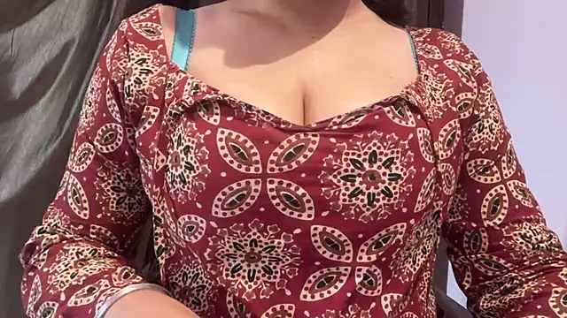 Snapshot of Avneet_kaurr1 chatting on 06/25/26, 03:26 Avneet kaurr1 online show from 06/25/26, 03:26