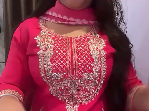 Snapshot of Avneet_kaurr1 chatting on 06/06/26, 02:17 Avneet kaurr1 online show from 06/06/26, 02:17