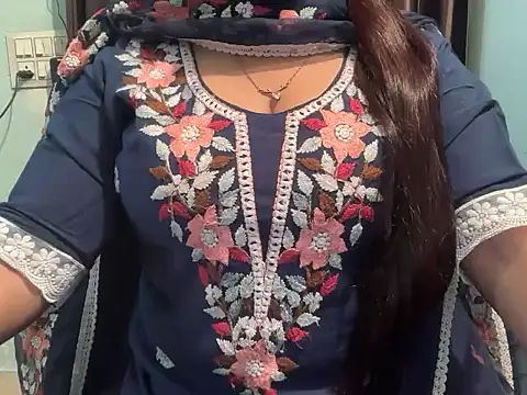 Avneet kaurr1 online show from 04/28/26, 02:27