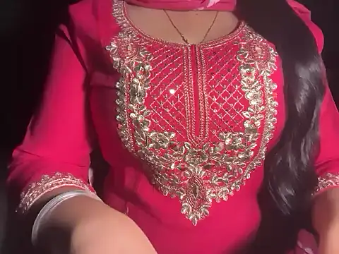 Avneet kaurr1 online show from 04/07/26, 06:37