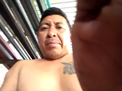 Snapshot of Emilis2347 chatting on 02/22/26, 11:28 Emilis2347 online show from 02/22/26, 11:28