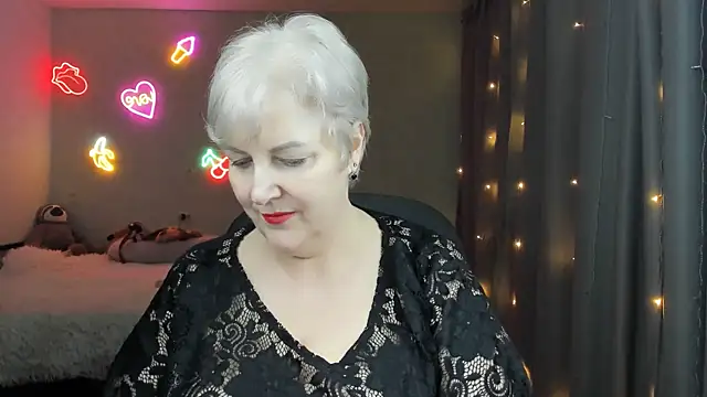 Mary-Leee online show from 04/15/26, 06:23