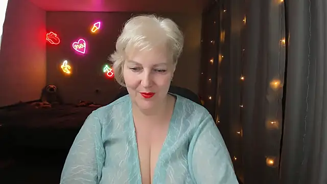 Mary-Leee online show from 06/01/26, 04:39