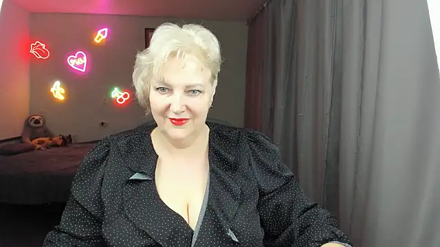 Mary-Leee online show from 05/25/26, 06:56