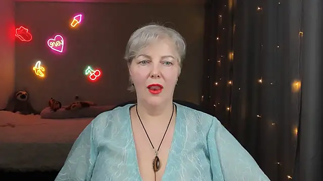 Mary-Leee online show from 04/01/26, 05:54