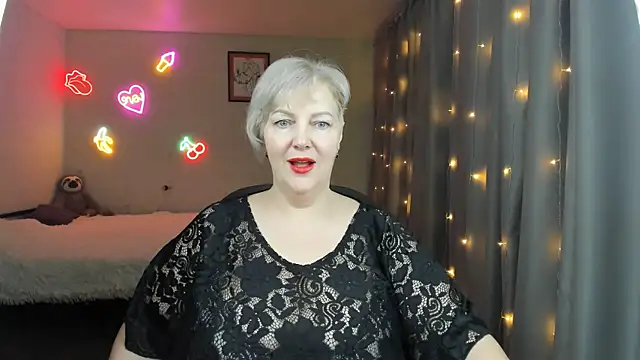 Mary-Leee online show from 05/05/26, 05:43