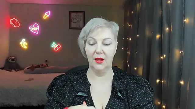 Mary-Leee online show from 04/28/26, 03:55