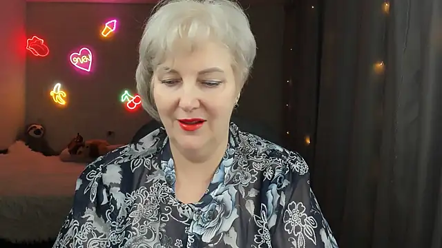 Mary-Leee online show from 04/05/26, 01:29