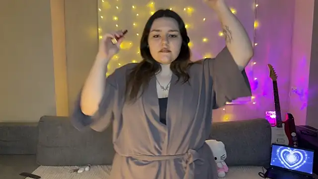 Snapshot of RiotKitten1 chatting on 03/02/26, 12:33 RiotKitten1 online show from 03/02/26, 12:33