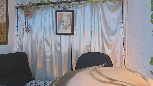 LeanaMaturee online show from 04/04/26, 12:01