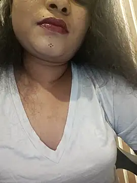 Snapshot of Cutie_bae011 chatting on 02/22/26, 12:18 Cutie bae011 online show from 02/22/26, 12:18