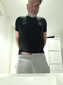 eruzam59000 online show from 04/05/26, 07:48