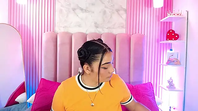 ArianaRougee online show from 05/29/26, 12:00