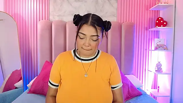 ArianaRougee online show from 05/22/26, 11:30
