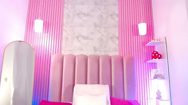 ArianaRougee online show from 05/19/26, 11:06