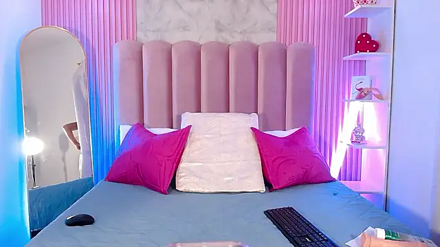 ArianaRougee online show from 03/29/26, 10:28