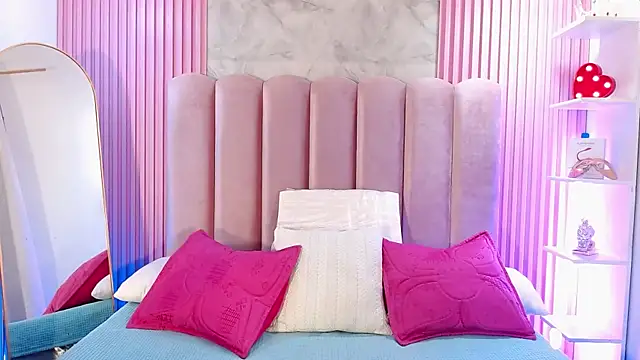 ArianaRougee online show from 05/11/26, 04:04
