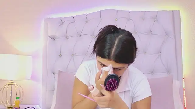 EmmaLeens online show from 04/03/26, 12:00