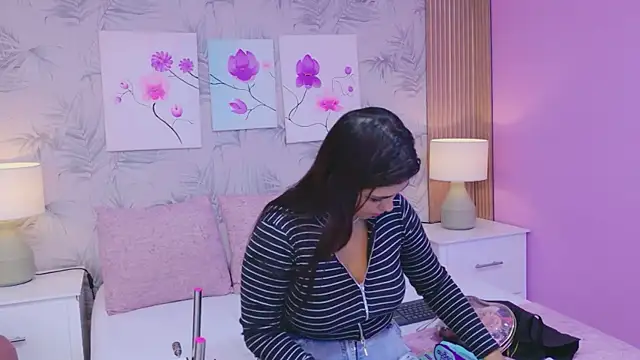 EmmaLeens online show from 04/16/26, 11:55